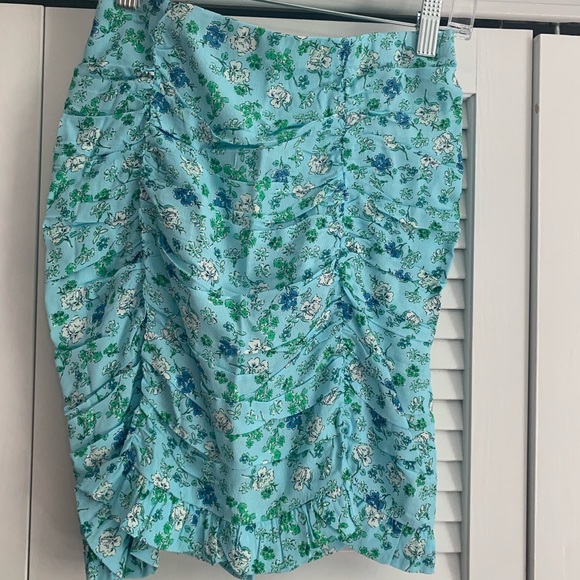 Floral scrunched mini skirt - Picture 2 of 3